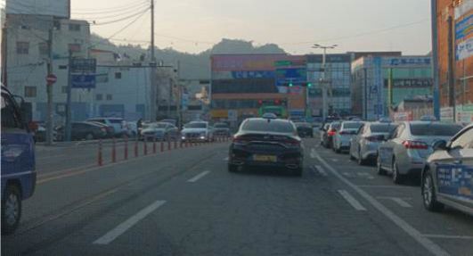 Taxi stand on the right side of the road · Road with traffic lights in a row · Cross-shaped intersection 30 m ahead, signal green · T-shaped intersection 50 m ahead, signal red