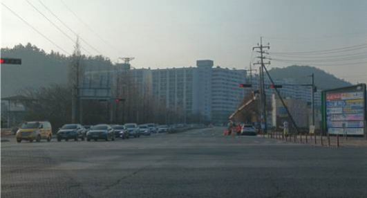 Road with three lanes in each direction · Lane 1 left turn, lane 2 straight, lane 3 straight and right turn road markings · About to pass through the intersection · Work under way in lanes 3 and 4 across the intersection