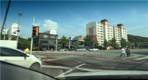 Traffic light on the left is red (installed on the left side of the road due to special circumstances) · Pedestrian crossing on the crosswalk