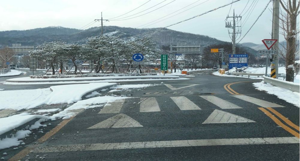 Which TWO are the safest ways to drive in the following situation?