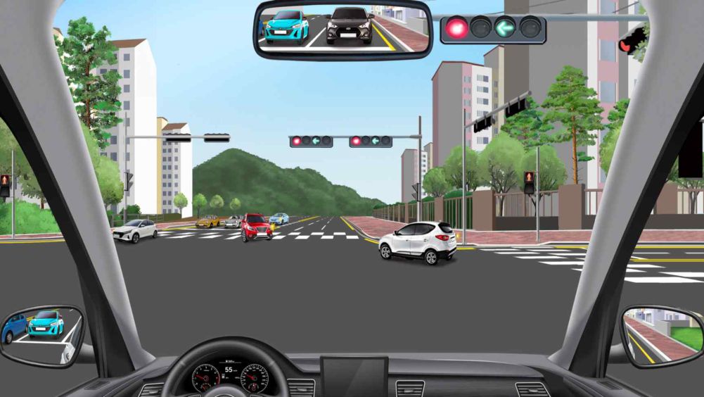 + shaped intersection · Lane 1 (left turn and U-turn), lane 2 (straight), lane 3 (straight/right turn) · Going straight in lane 3 at 55 km/h · Signal changes to left turn right after entering the intersection