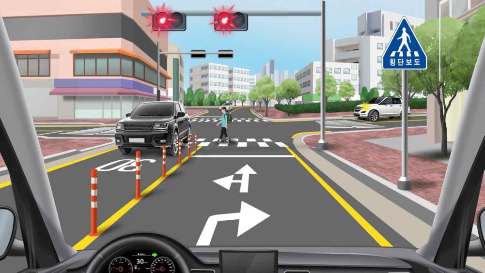 Passenger car moving from right to left · Vehicle going straight from the opposite direction · Traffic light showing flashing red