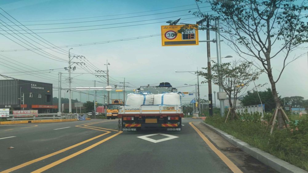 A truck ahead is going straight · The truck ahead is fully loaded with cargo · Children's protection zone with a speed limit of 30 km/h