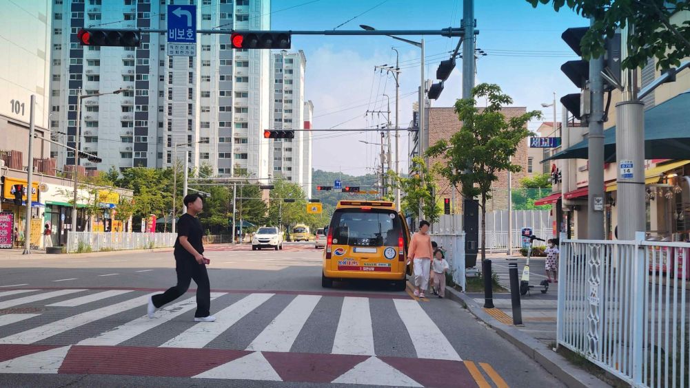 Khu vực bảo vệ trẻ em · Biển rẽ trái không được bảo vệ tại giao lộ